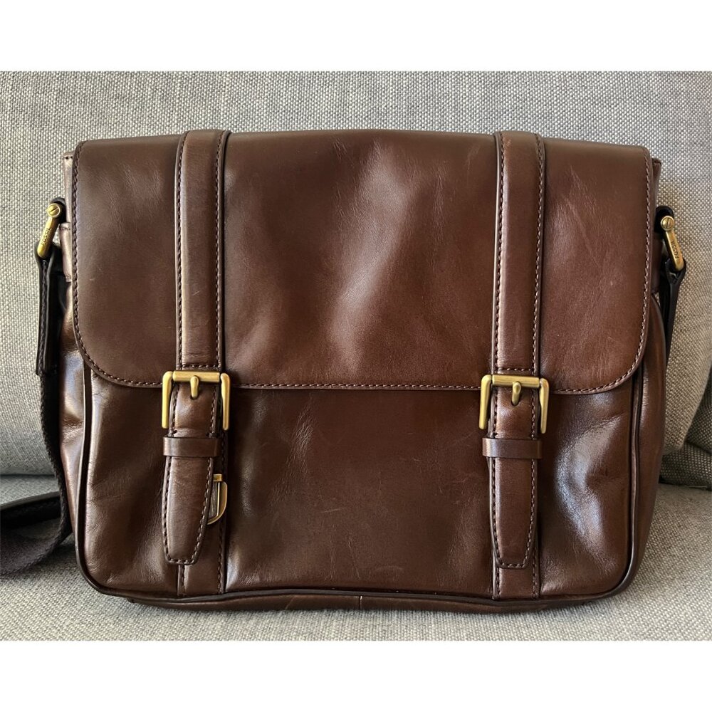 Fossil Messenger Bag in Chocolate Brown Leather, Super Cute, Barely Used